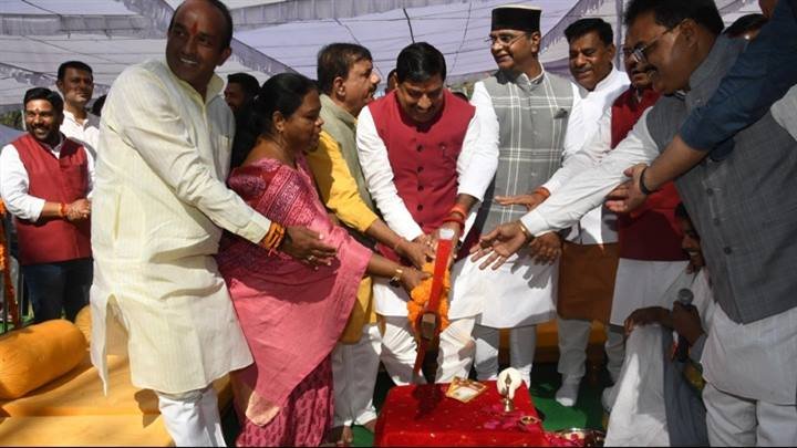 मुख्यमंत्री डॉ. मोहन यादव ने लालघाटी पर नमो वन वाटिका का भूमि-पूजन किया।