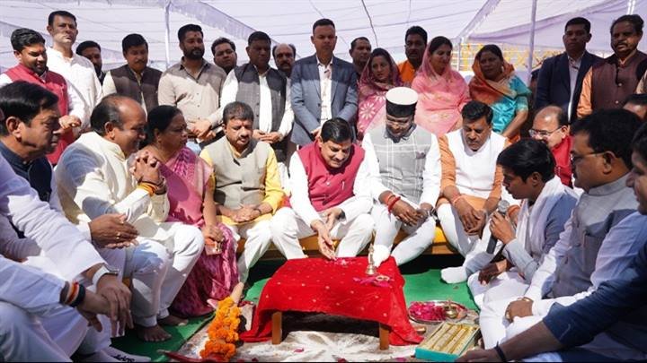 मुख्यमंत्री डॉ. मोहन यादव ने लालघाटी पर नमो वन वाटिका का भूमि-पूजन किया।