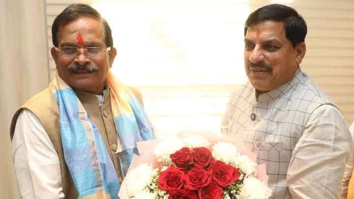 मुख्यमंत्री डॉ. यादव से केंद्रीय राज्यमंत्री श्री नाईक ने की उज्जैन में सौजन्य भेंट