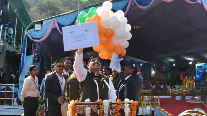 मुख्यमंत्री डॉ. मोहन यादव ने बोट क्लब पर 24 वीं अखिल भारतीय पुलिस वॉटर स्पोर्ट्स प्रतियोगिता के शुभारंभ अवसर पर रंग-बिरंगे गुब्बारे मुक्त आकाश में छोड़े।