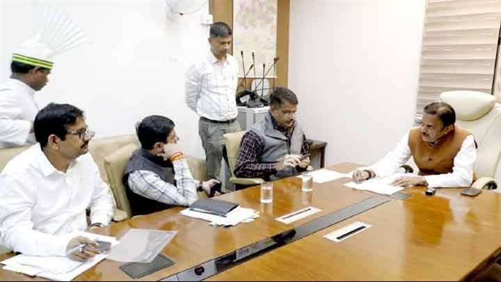 उप मुख्यमंत्री श्री शुक्ल ने स्वास्थ्य विभाग में भर्ती एवं अधोसंरचना विकास कार्यों की प्रगति की समीक्षा की