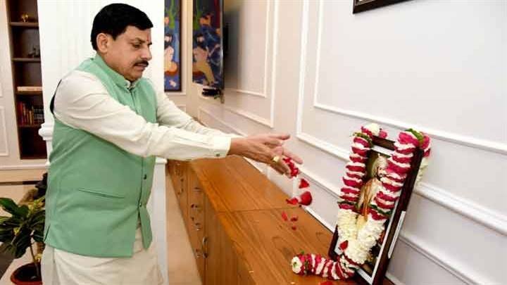मुख्यमंत्री डॉ. यादव ने छत्रपति शिवाजी महाराज की जयंती पर पुष्पांजलि अर्पित की