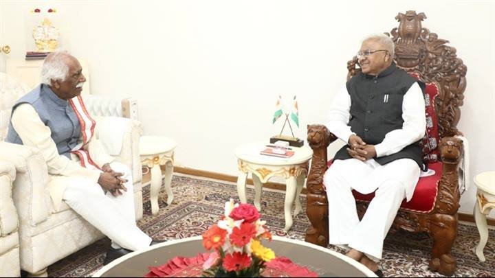 राज्यपाल श्री पटेल से हरियाणा के राज्यपाल श्री बंडारू दत्तात्रेय ने की सौजन्य भेंट