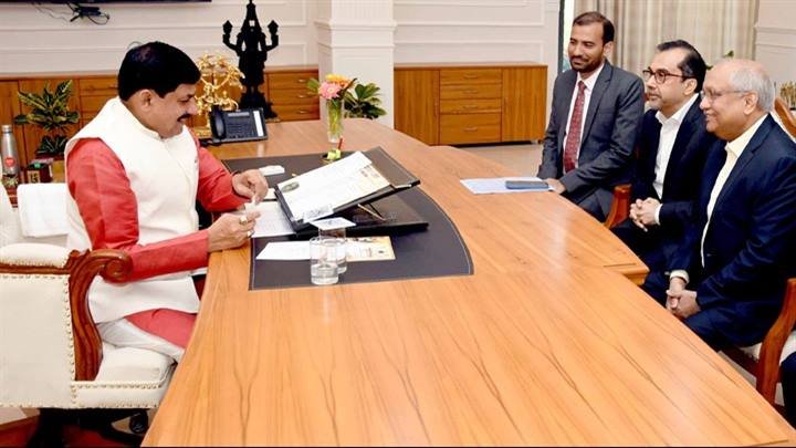 मुख्यमंत्री डॉ. यादव से आईटीसी के चेयरमैन श्री पुरी 2 सीआईआई और एक्सिस बैंक के प्रतिनिधियों ने की सौजन्य भेंट