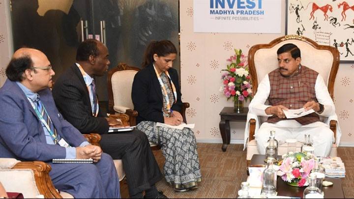 मुख्यमंत्री डॉ.मोहन यादव ने वन-टू-वन सेशन में वर्ल्ड बैंक के कंट्री डायरेक्टर ऑगस्ट टेनो कौमे से चर्चा की।