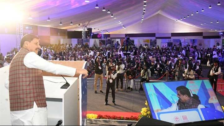 मुख्यमंत्री डॉ. मोहन यादव ने ग्लोबल इन्वेस्टर्स समिट के दूसरे दिन “अनलॉकिंग लैंड वैल्यूज इन सिटीज” सेशन को संबोधित किया।