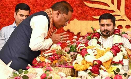 मुख्यमंत्री विष्णु देव साय ने श्रीमद्भागवत कथा में की शिरकत, प्रदेशवासियों के लिए मांगा आशीर्वाद
