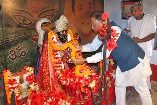 सीएम विष्णुदेव साय ने जशपुर में मां काली की पूजा, प्रदेश की खुशहाली की कामना
