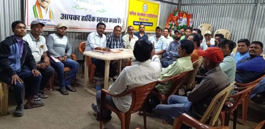 साहब ये मजदूर हैं, चोर नहीं-मोटर साइकिल ले जाने दीजिए भिलाई स्टील प्लांट में, नहीं मिल रहा AWA का पैसा